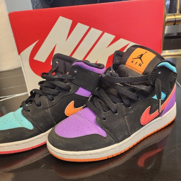 Multicolored Nike Jordan's sneakers - Picture 2 of 5